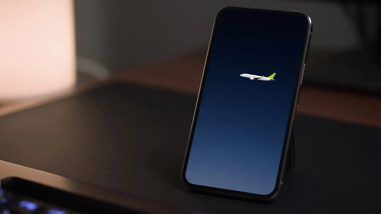 Phone with a single chartreuse button, illustrating a home-screen Web App